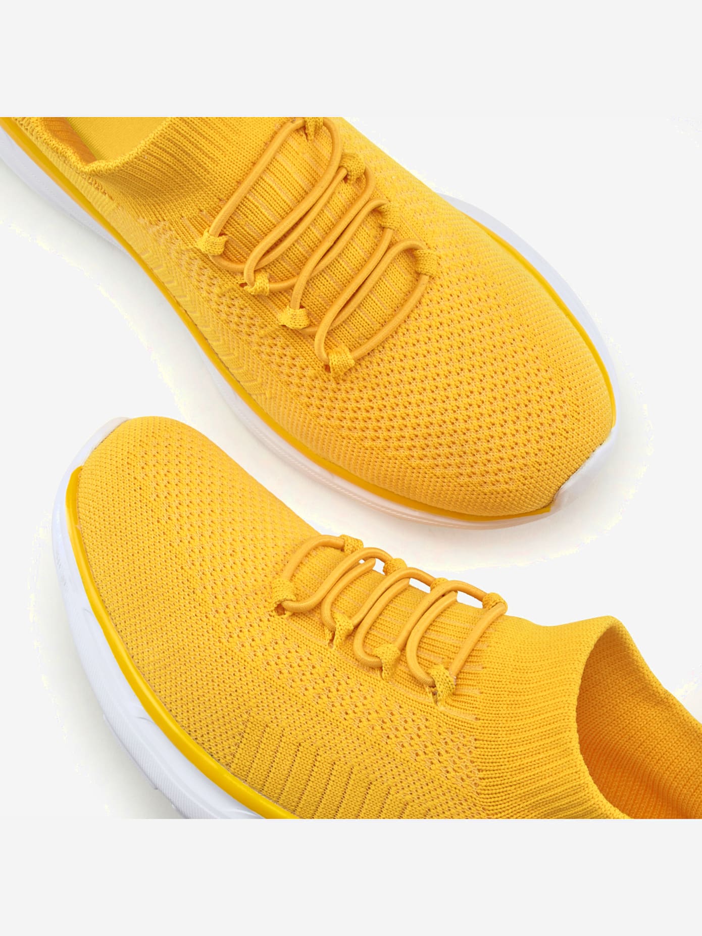 Baskets matière textile extensible douce pour s'adapter parfaitement au pied
