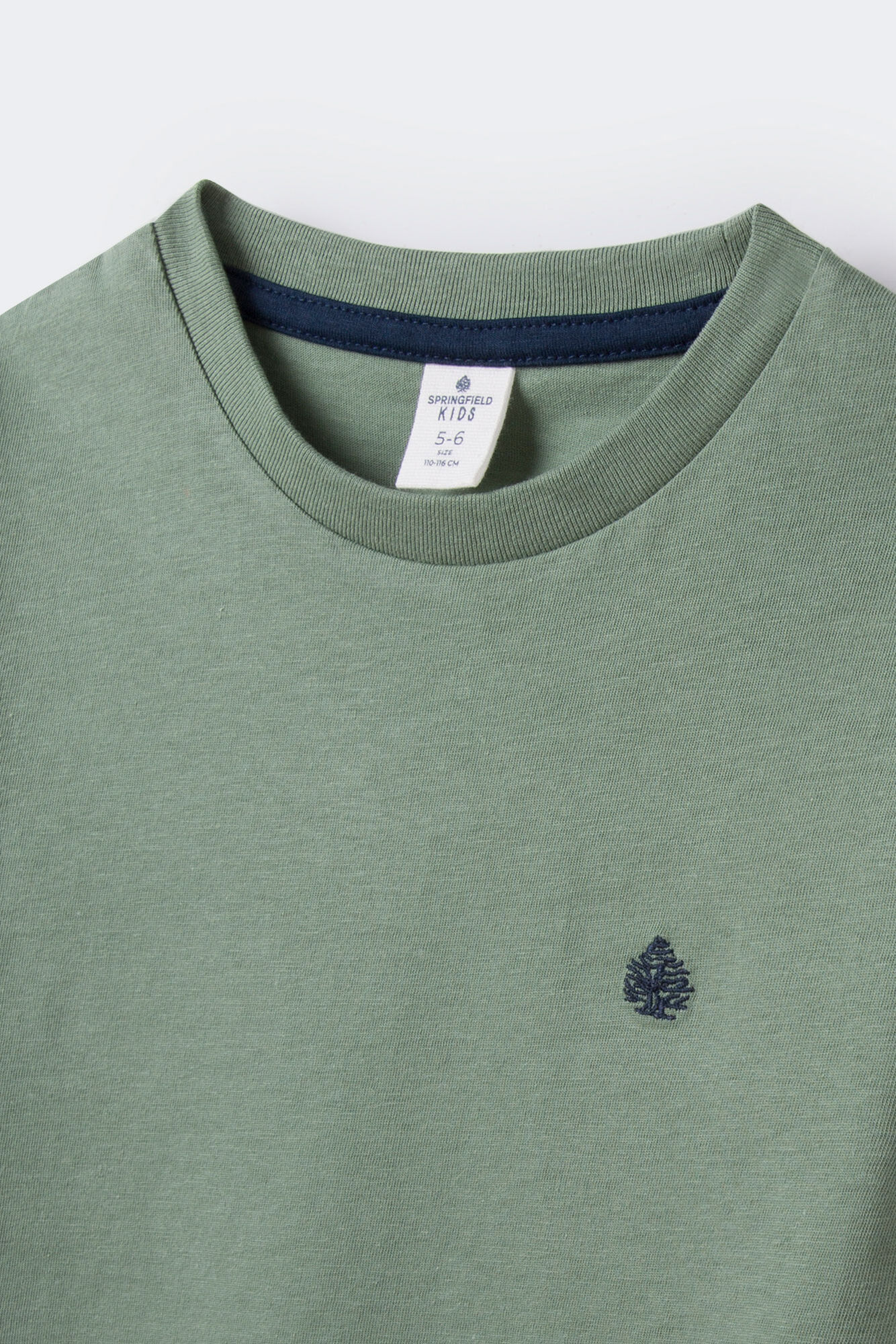 Camiseta básica com logo para meninos