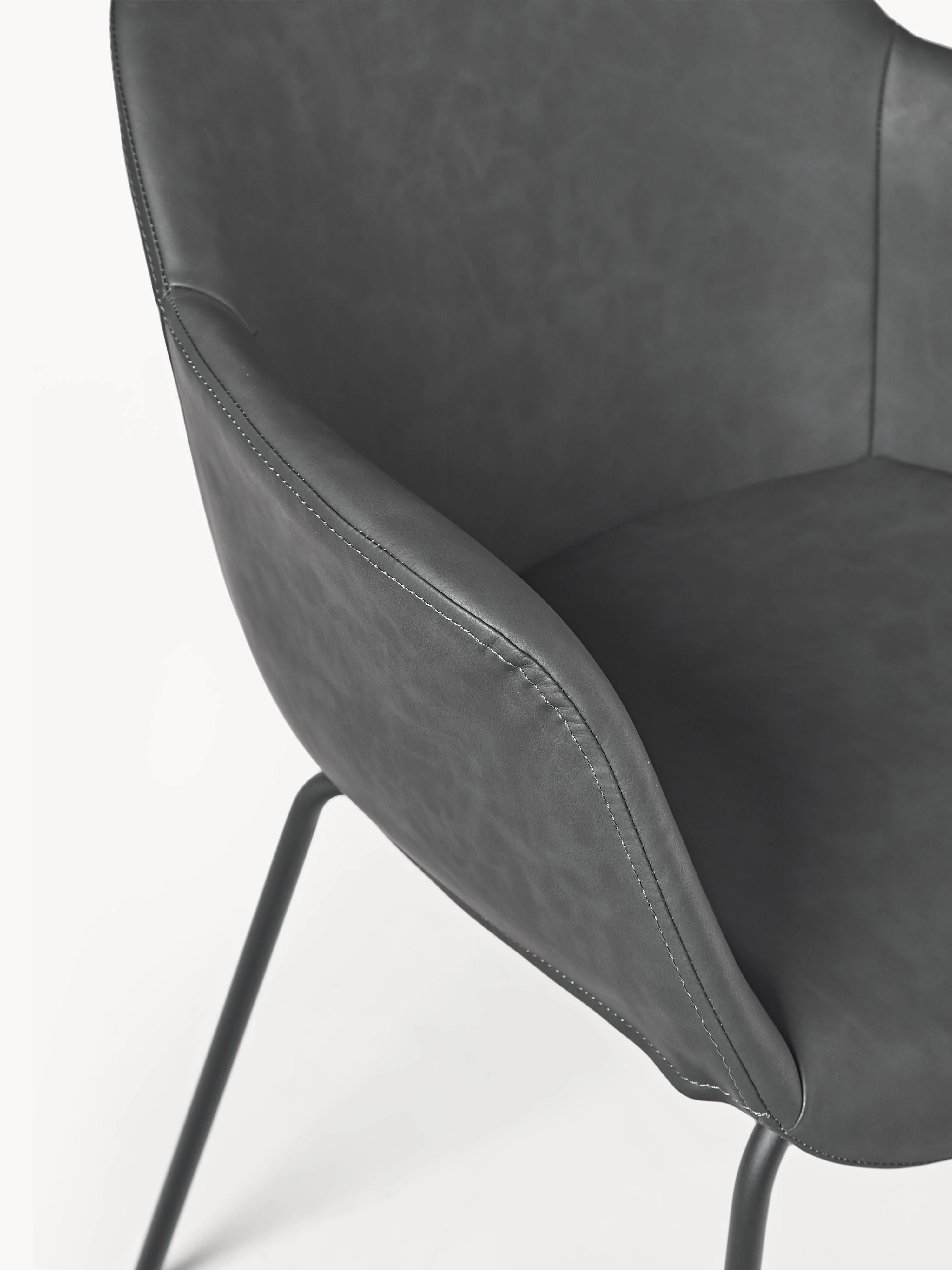 Kunstleren fauteuil Fiji met smalle zitvlak