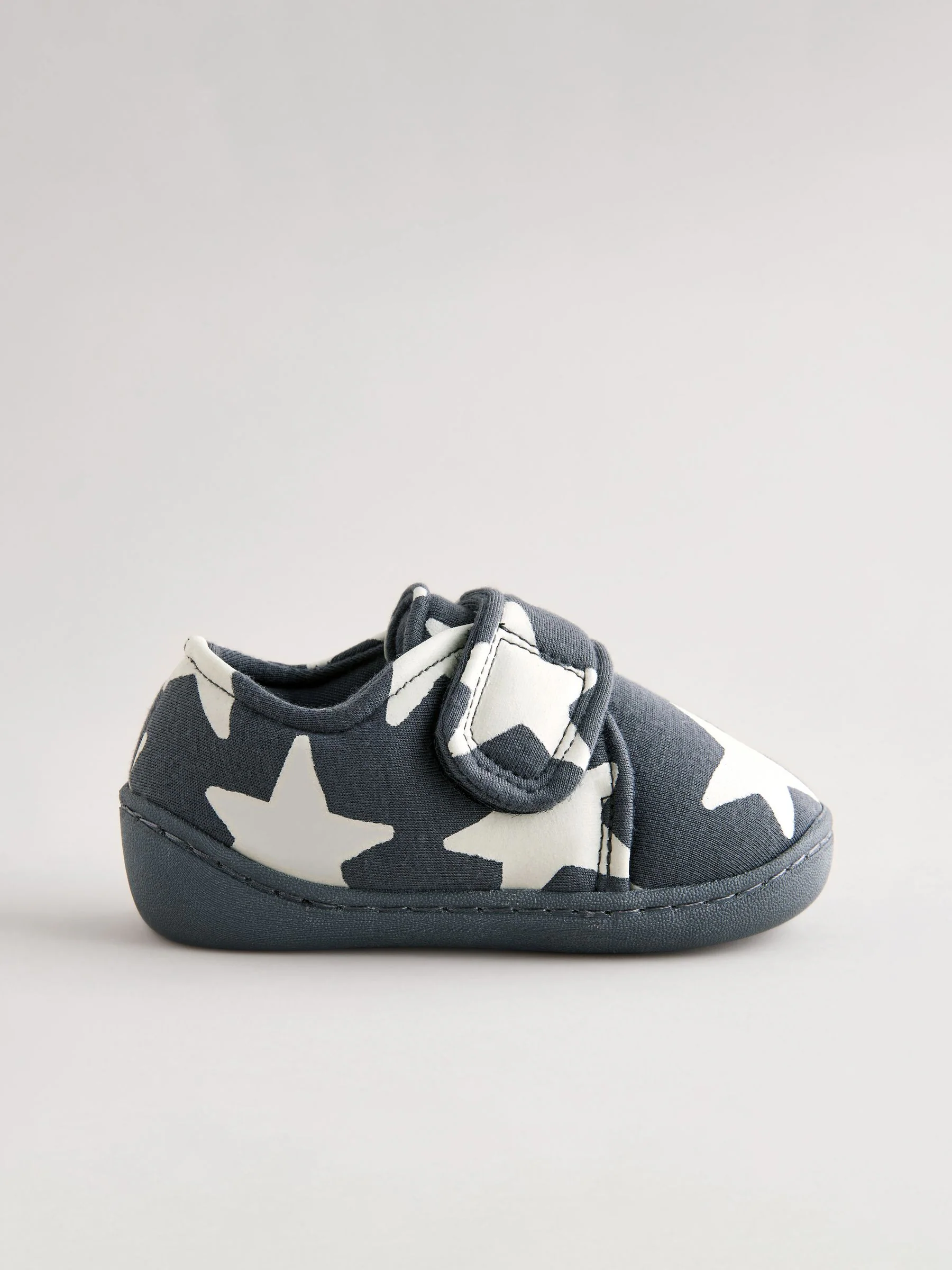 Grijs met sterren - Pantoffels met klittenbandsluiting en omgevende zool