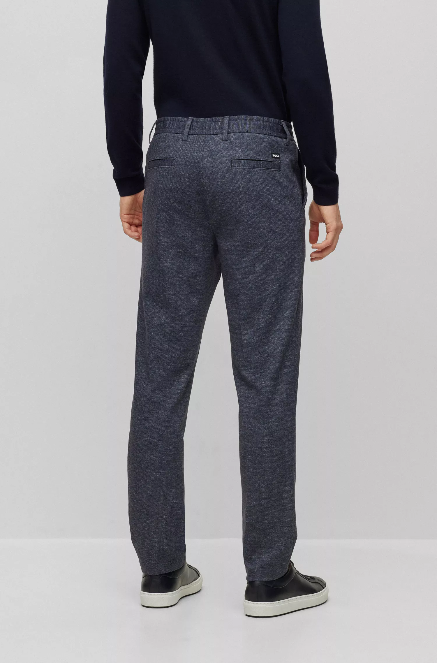 Calça BOSS preta de corte regular em malha elástica com estampa macro
