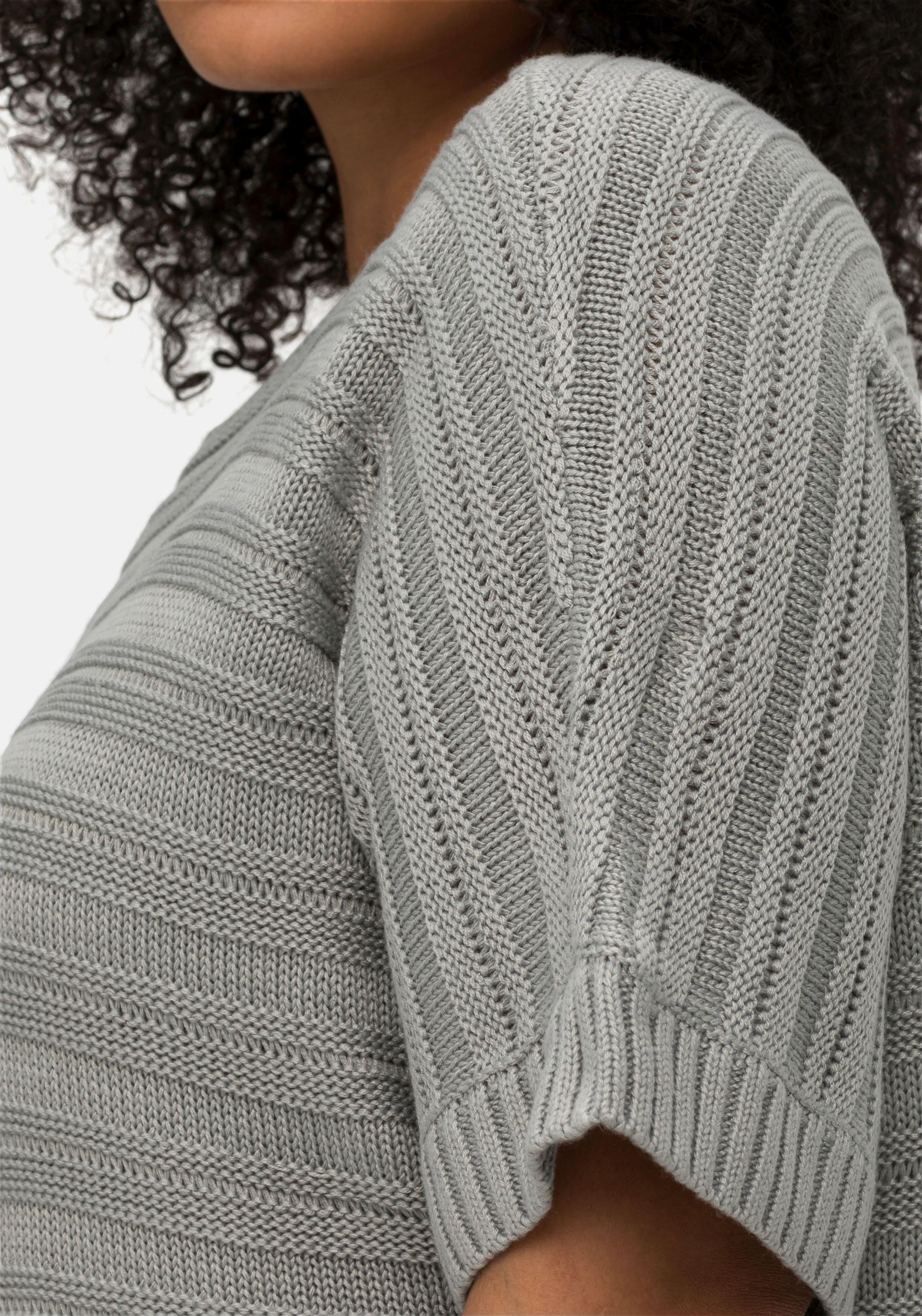 Kurzarmpullover in Links-Rechts-Struktur