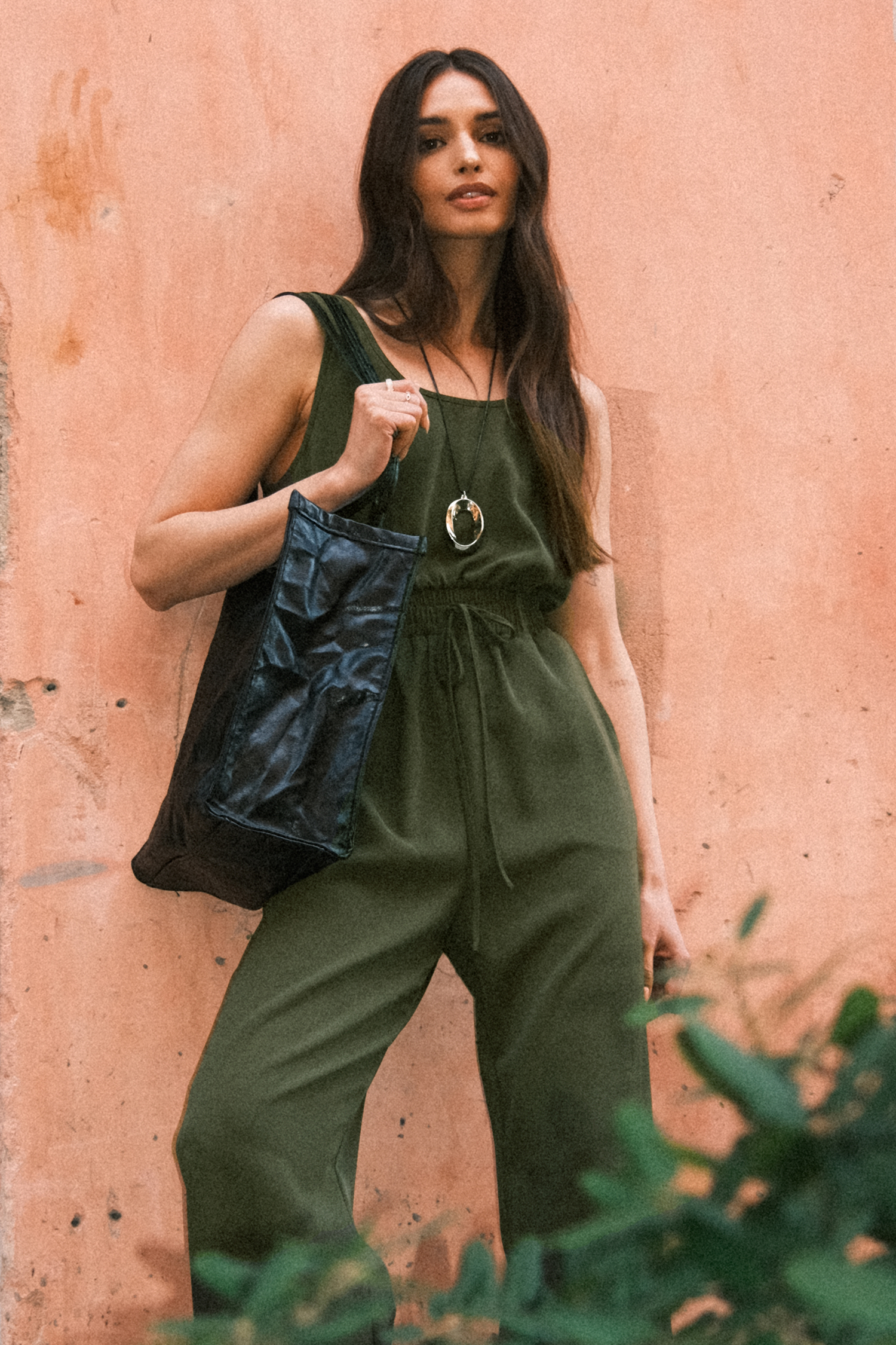 Combinaison à col scoop sans manches avec jambes droites olive