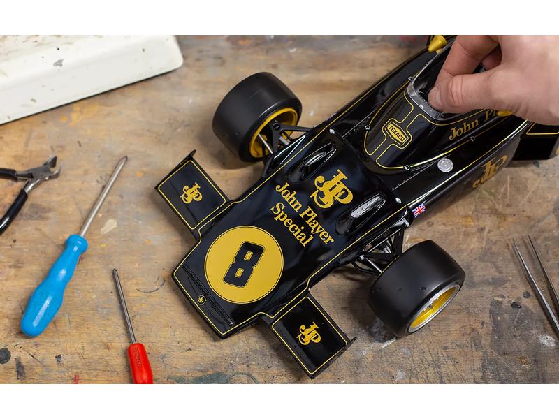 Pocher Premium Kit Lotus 72D 1:8 Pocher Lotus 72D Premium Modell Kit im Massstab 1:8