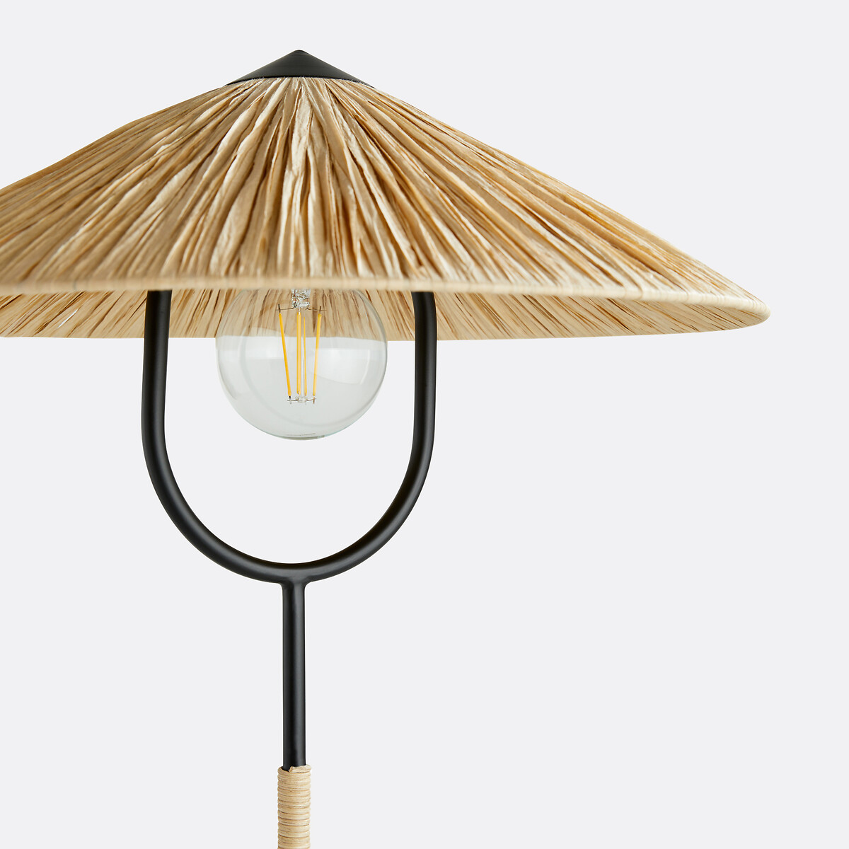 MAMA SHELTER X LA REDOUTE INTERIEURS<br>Luminária de chão em ferro e ráfia, Sr. Tanguy