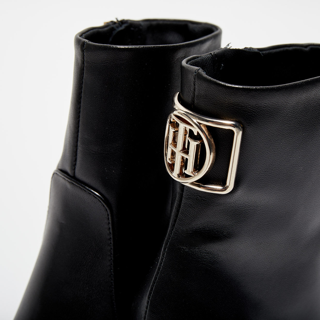 Tommy Hilfiger Bottines en Cuir Hardware noires - Talon 8.5 cm