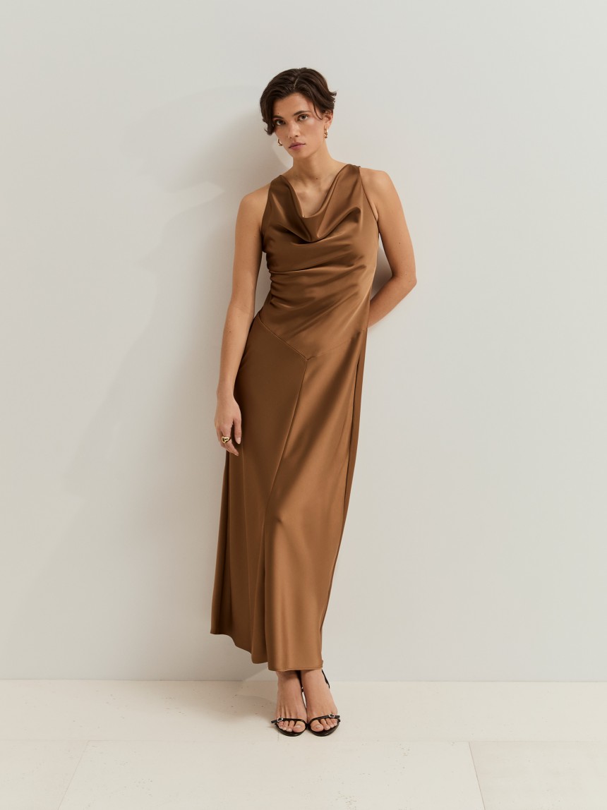 Vestido midi acetinado