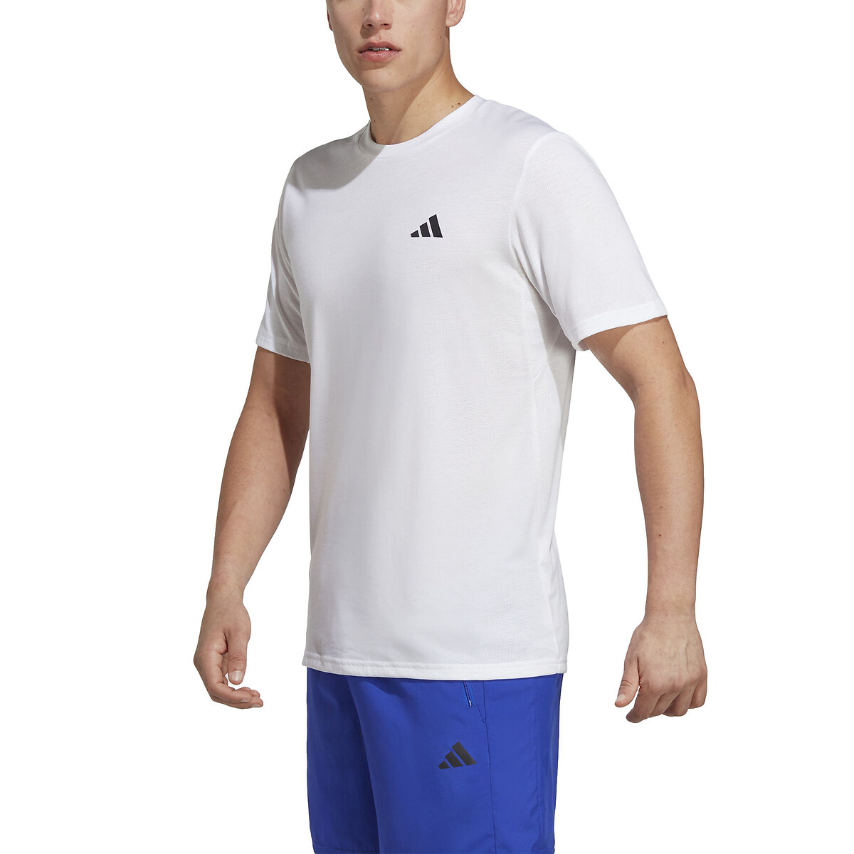 Camiseta adidas Performance para treino, itens essenciais para o conforto.