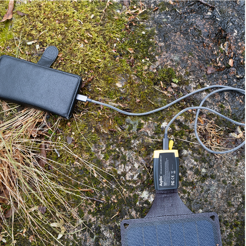 Aqiila - Sunbird P21 - Sammenfoldelig solcelleoplader med USB-C port
