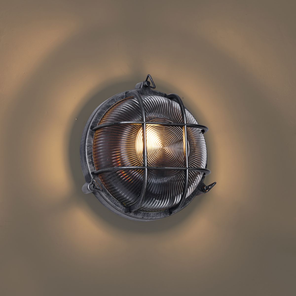 Buiten wandlamp zilver rond IP44 - Noutica