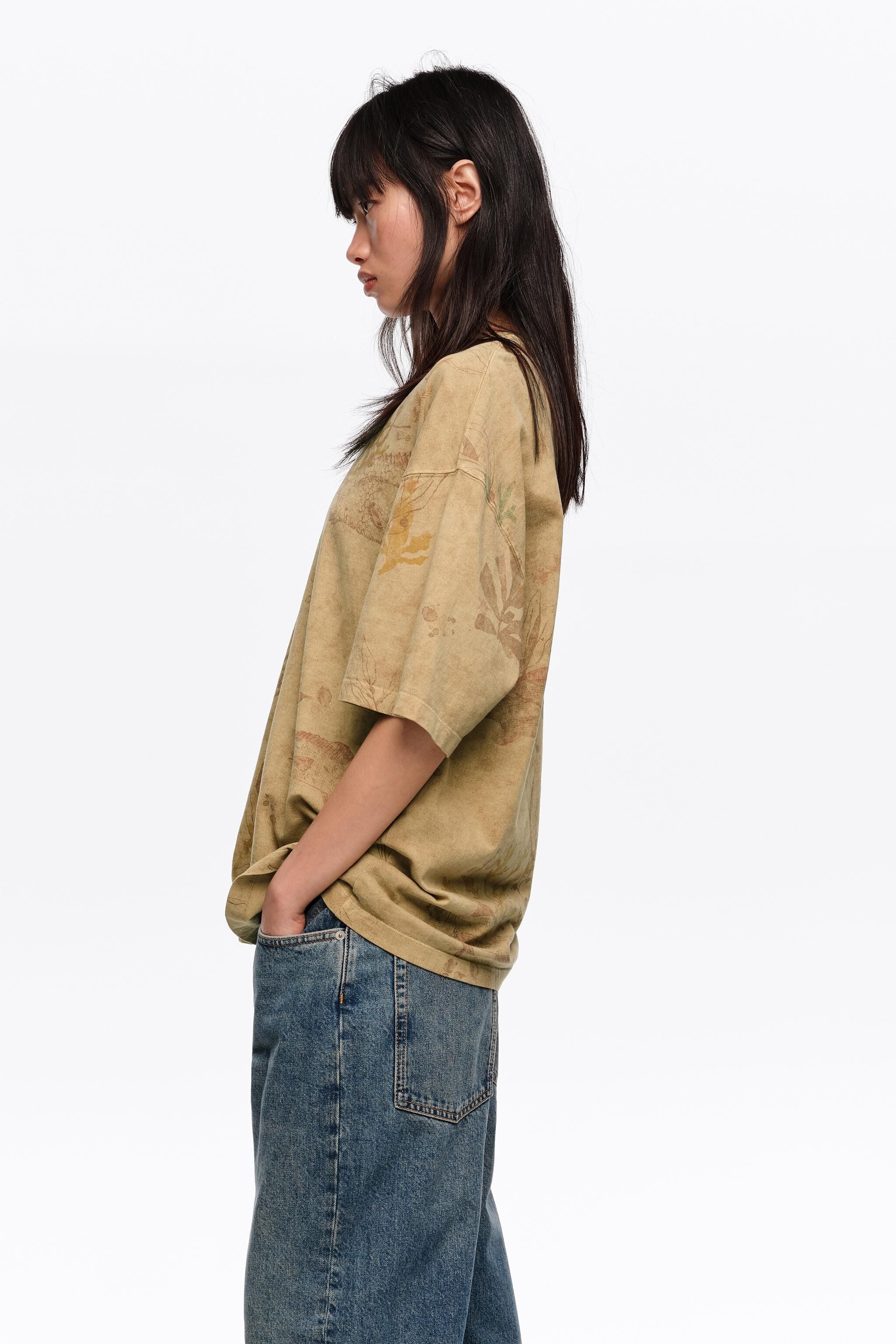 Camiseta com estampa desbotada subaquática