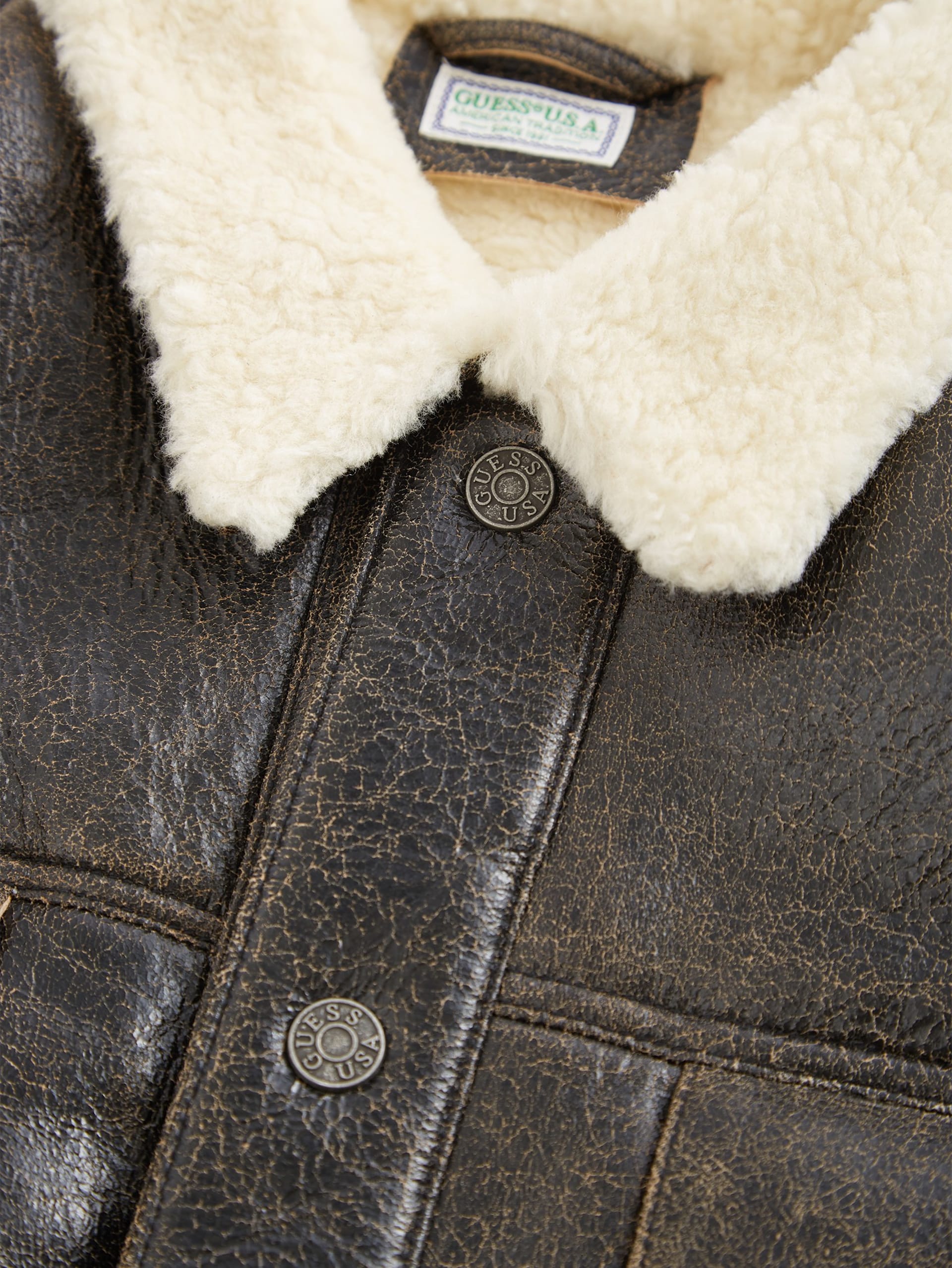 Jaqueta trucker de couro sherpa