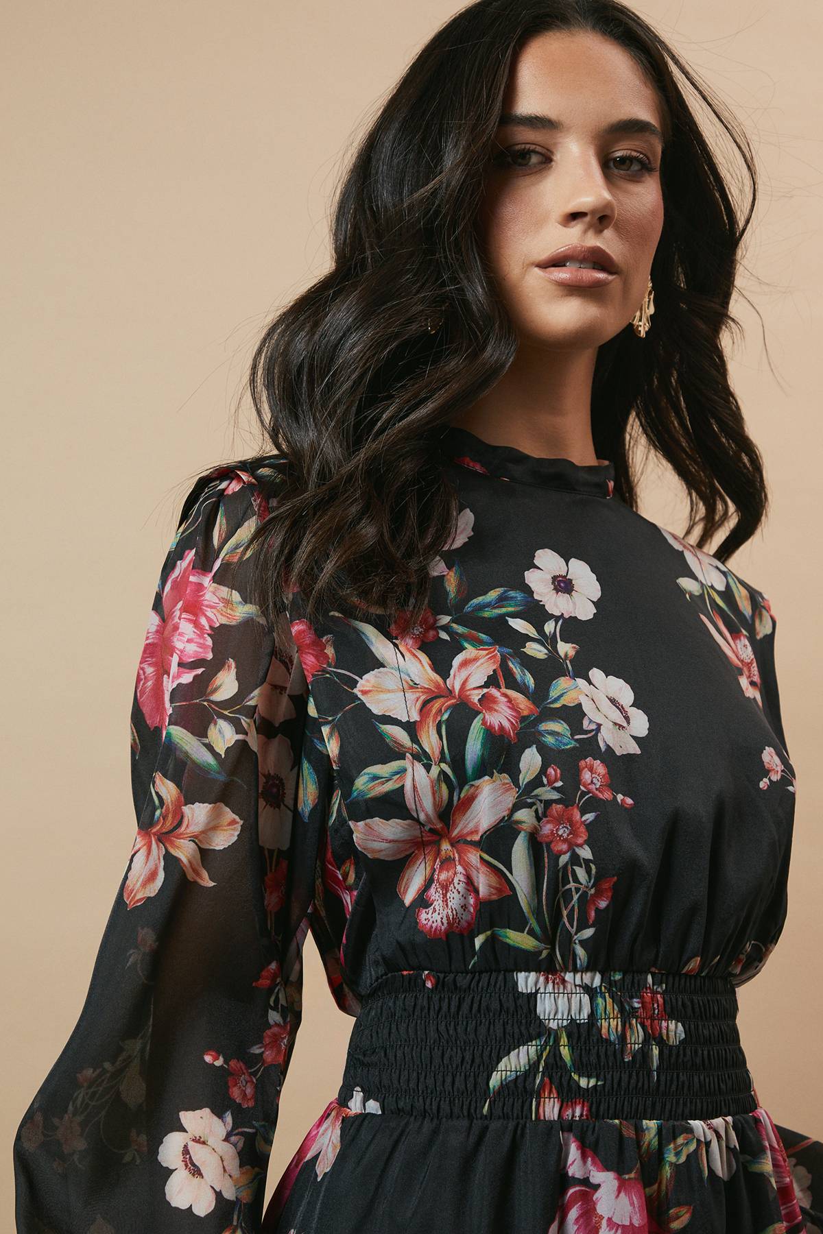 Oasis Robe Mi-longue en Organza Floral à Taille Froncée et Dos Noué