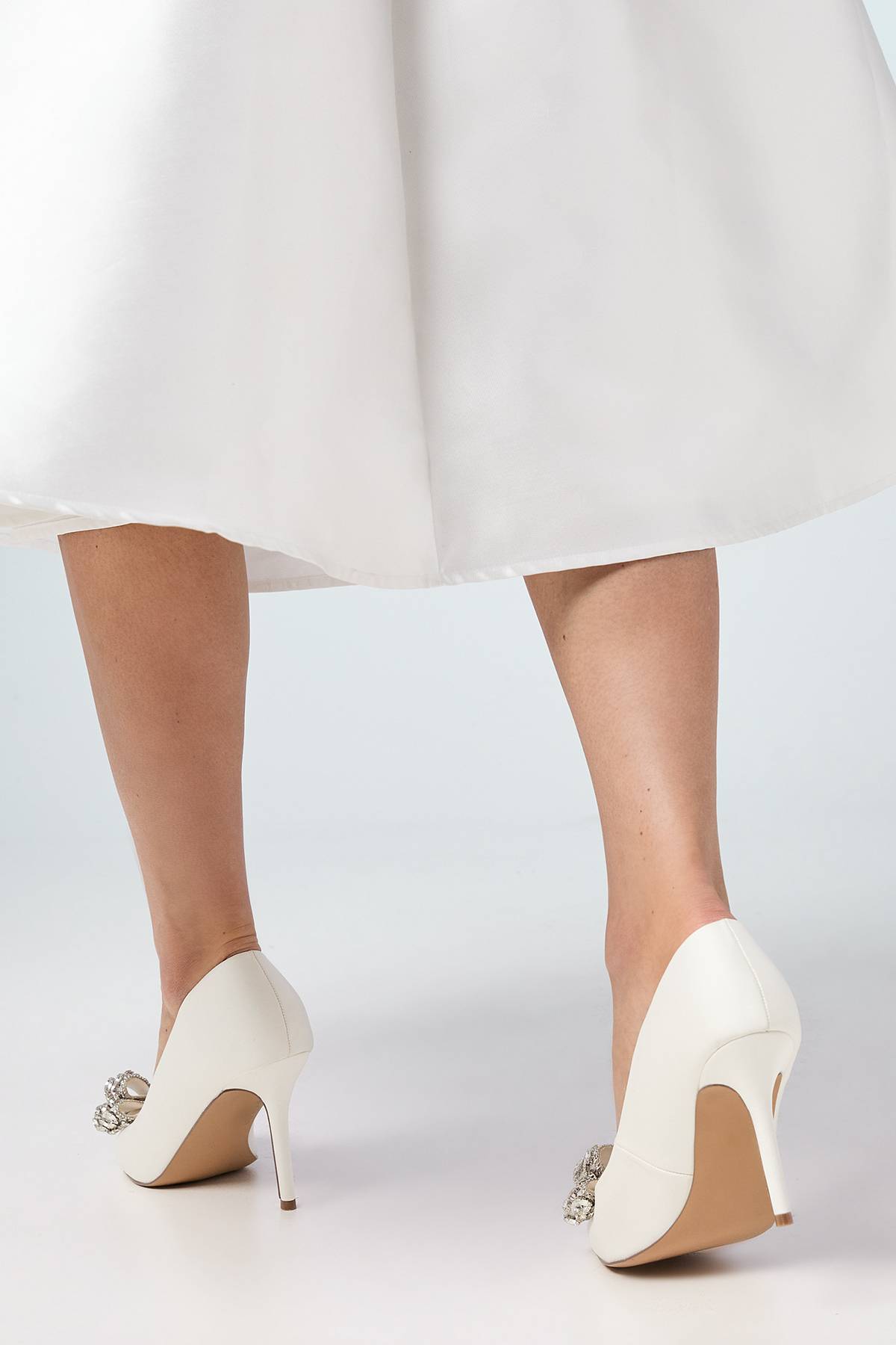 Coast Escarpins de Mariée Tania Coupe Large en Satin avec Nœud Orné de Cristaux et Talon Aiguille