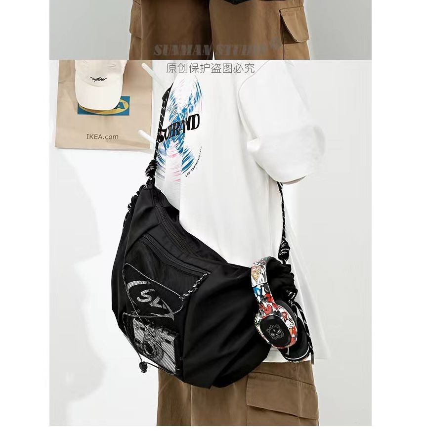 SUNMAN - Mesh schoudertas met letterprint