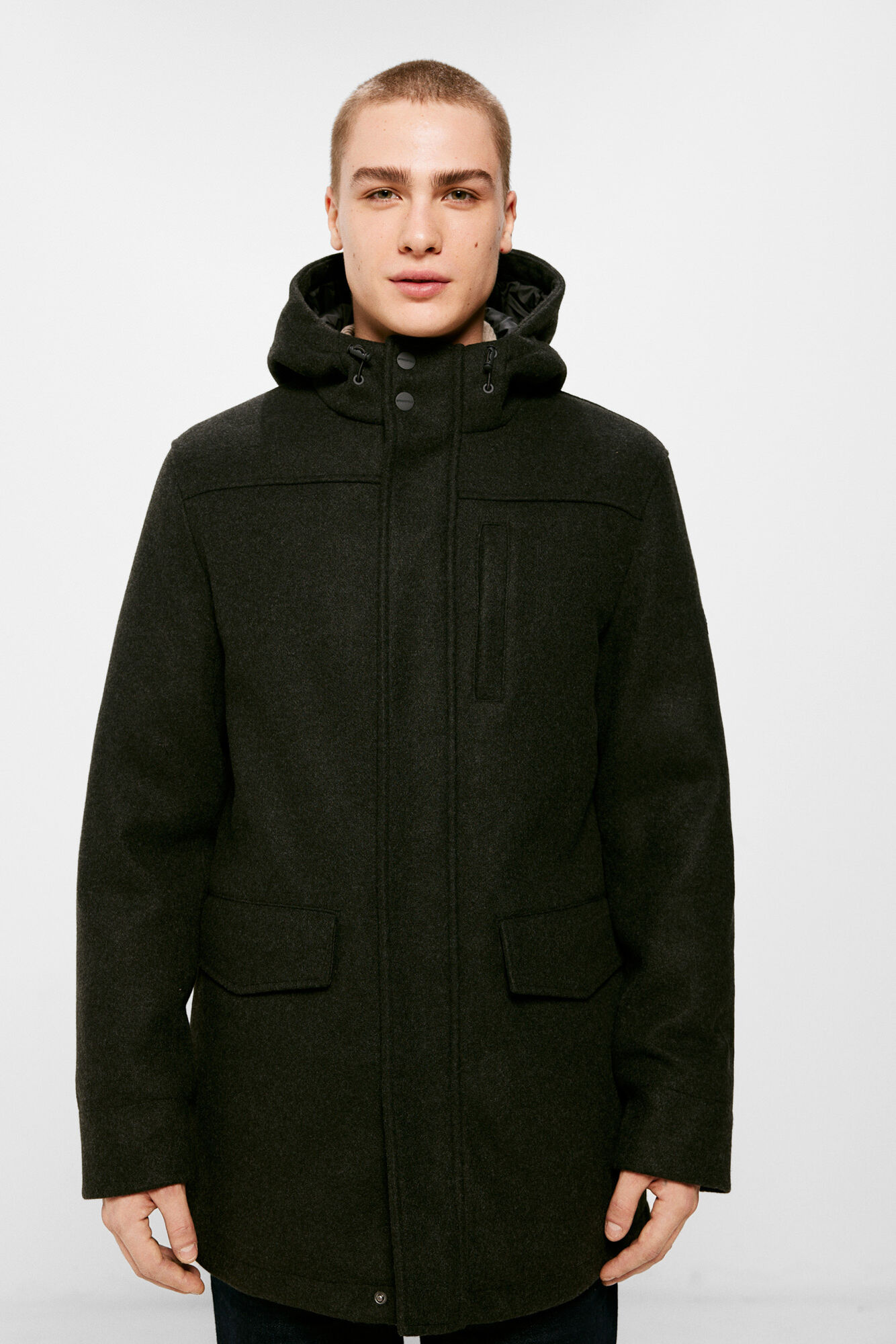 Parka com efeito lã e capuz.