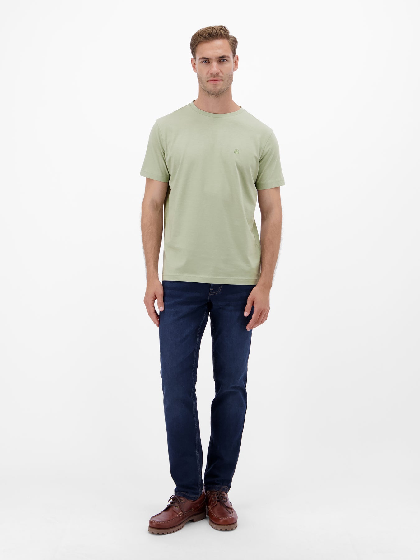 Basic T-Shirt mit Logostitck, unifarben