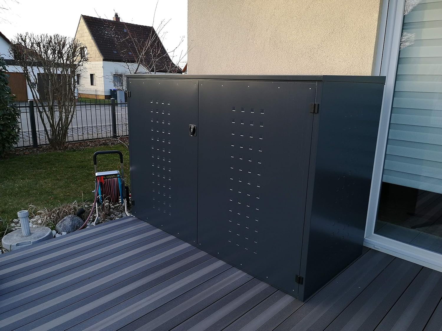 Fahrradgarage aus verzinktem Stahl Anthrazit inkl. Pultdach | Für bis zu 3 Räder/E-Bikes I Made in Germany | Einfaches Montieren I Optional mit Ladevorrichtung I Langlebig