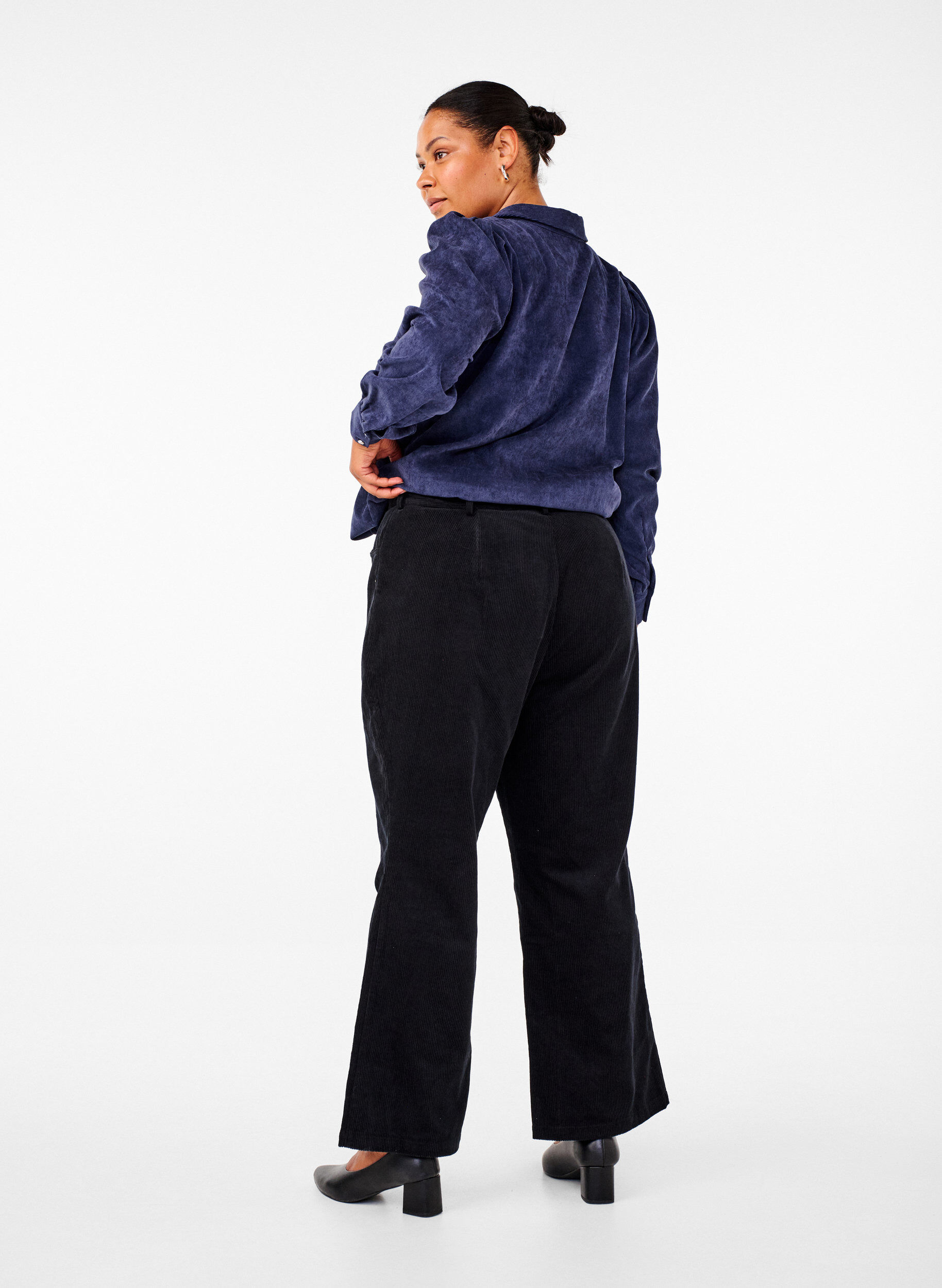Fløjlsbukser med bootcut og høj talje