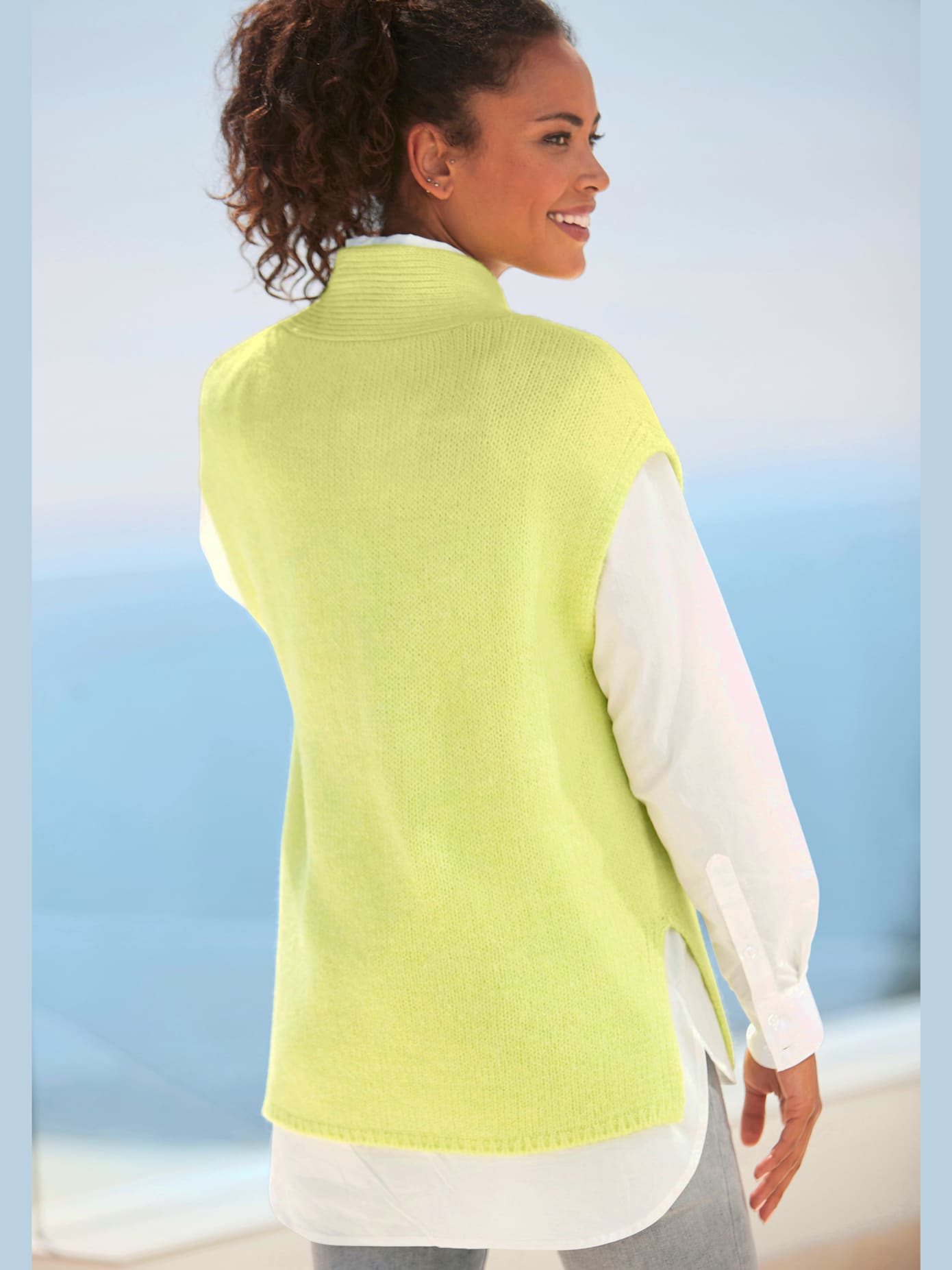 Pull à manches courtes encolure en v