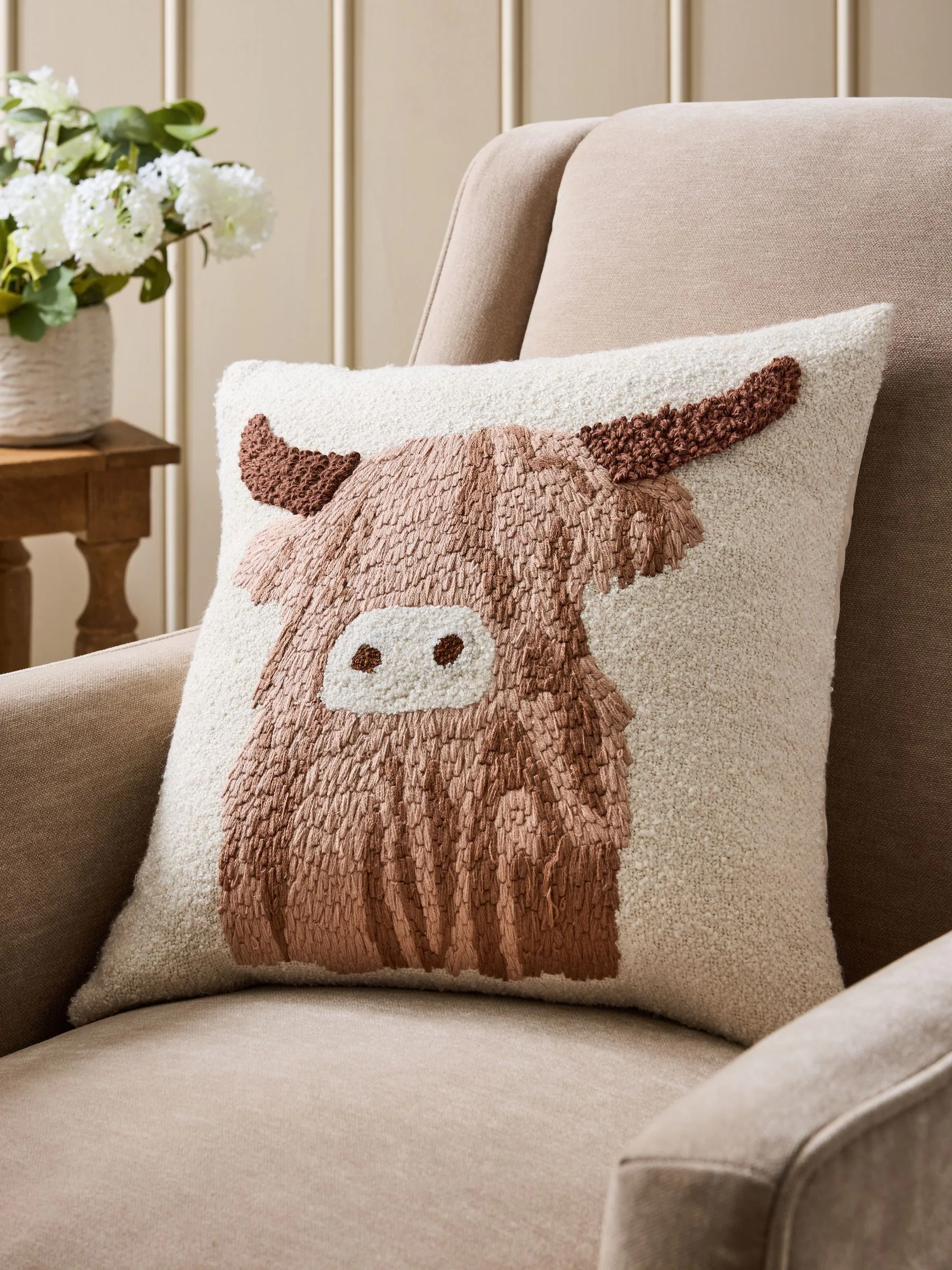 43 X 43cm Hamish Highland Cow geborduurd kussen