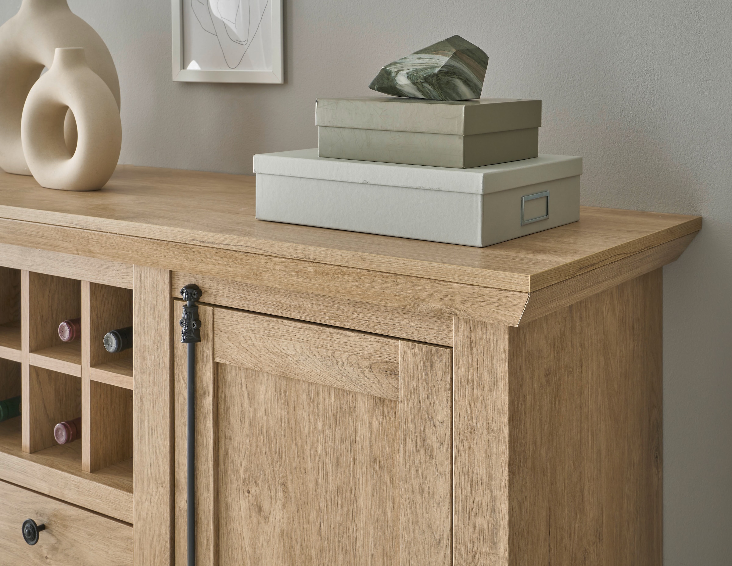Home affaire Highboard »Cornwall, Kommode im Landhausstil, Schrank, Sideboard, Eiche Dekor« 1 Stk. tlg. verschnörkelte Metallgriffe, ausreichend Stauraum, 152 cm breit