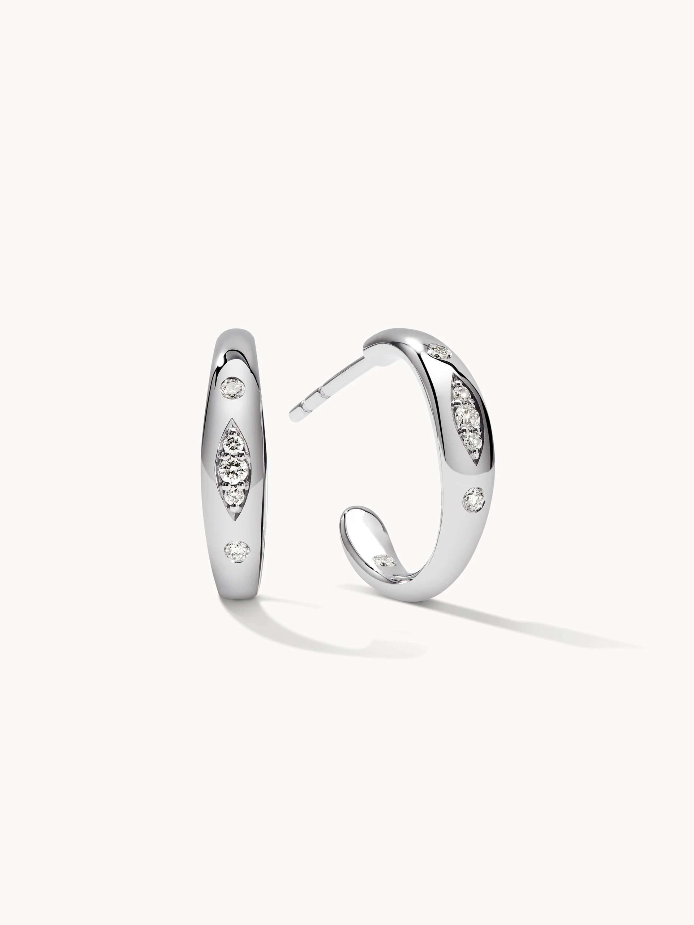 TAMARA COMOLLI Ohrringe OHRRINGE GYPSY HOOP SMALL aus 18K Weißgold mit Diamanten