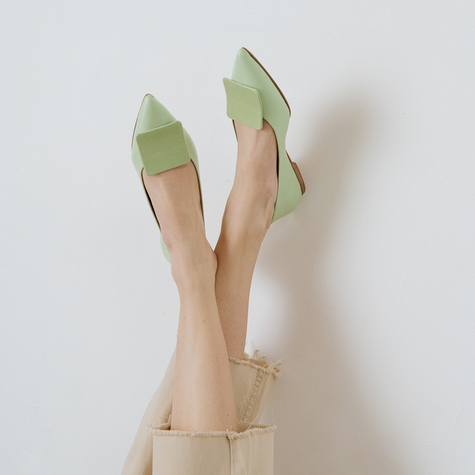 Ballerines à bouts pointus  en vernis plissé vert clair