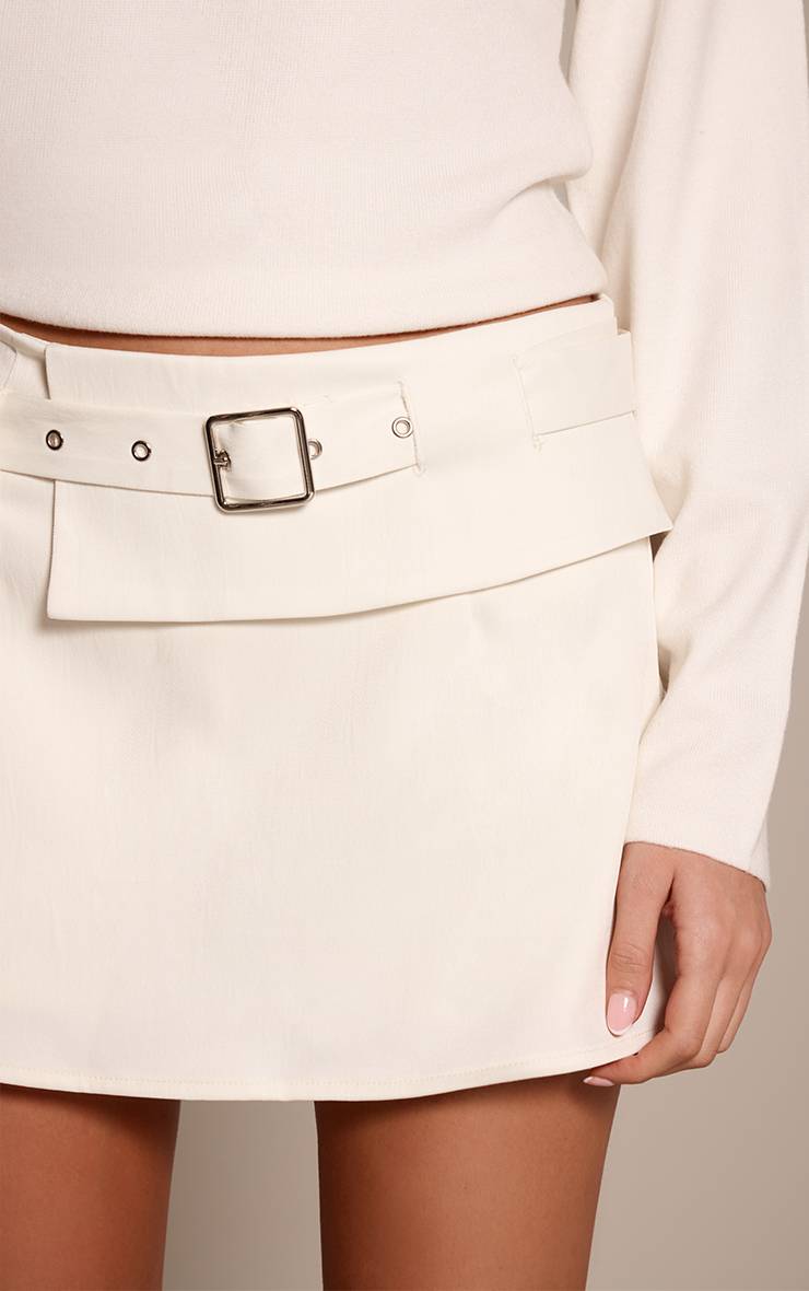 Crème Jupe-short En Tissu Tissé Avec Détail Ceinture