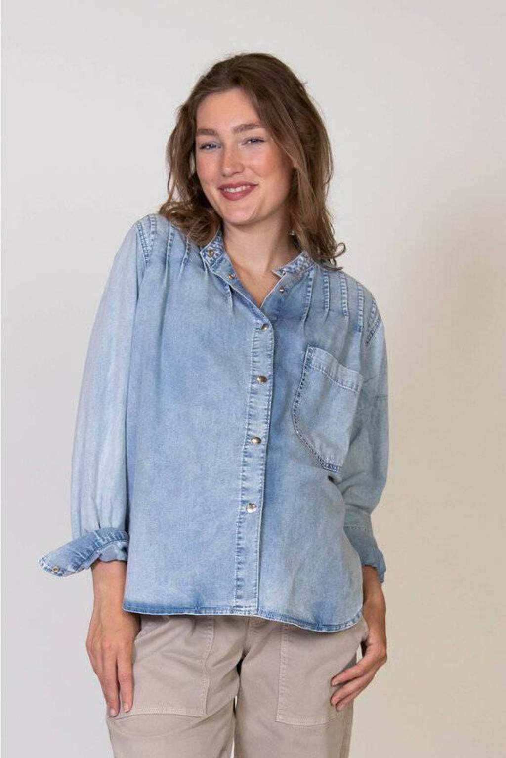 LOVE2WAIT denim zwangerschapsblouse light blue denim