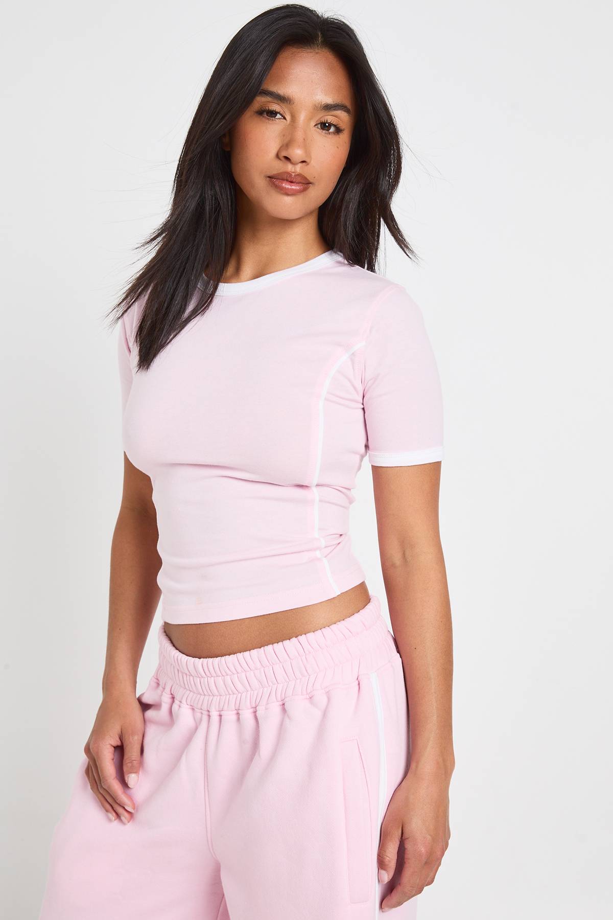 boohoo Ensemble Petite T-shirt À Détail De Passepoil Et Jogging À Jambe Droite
