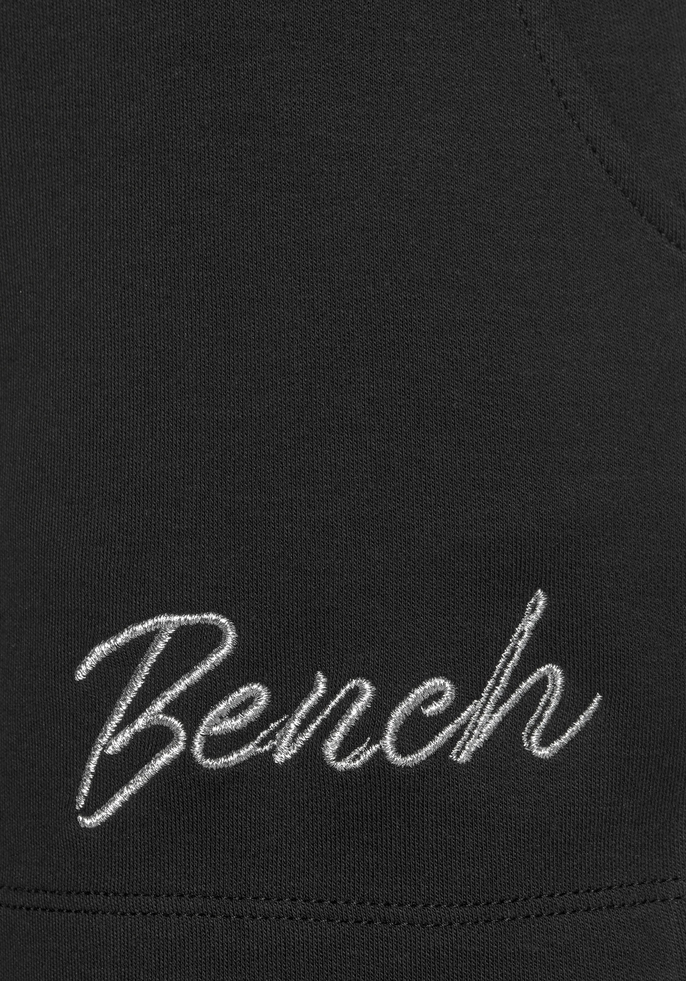 Bench. Loungewear Relaxshorts  mit kleiner glänzenden Logostickerei, Loungeanzug