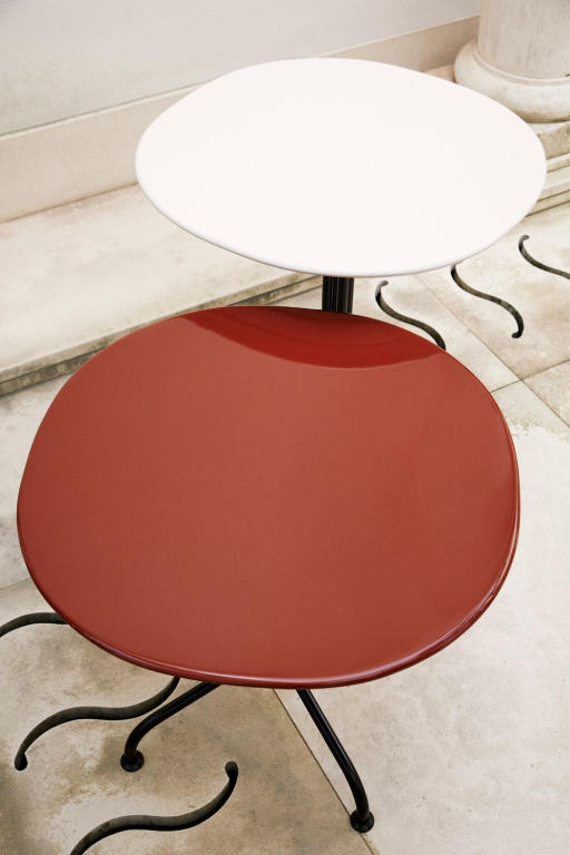 Gubi Carmel Bistro Lounge tafel Ø75 Rock Red