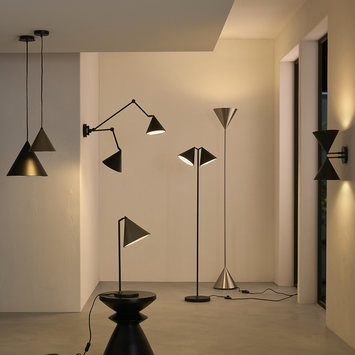 AM.PM<br>Luminária de parede de cone duplo, Moke