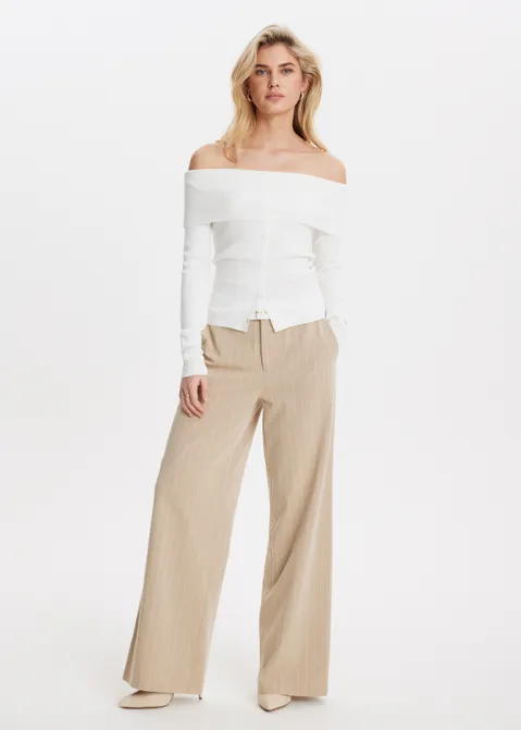 Off-shoulder trui met knopen off-white (WIT.O)