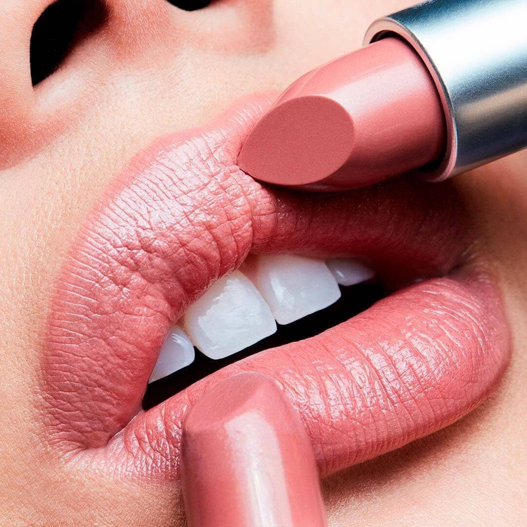 MAC CREMESHEEN LIPSTICK