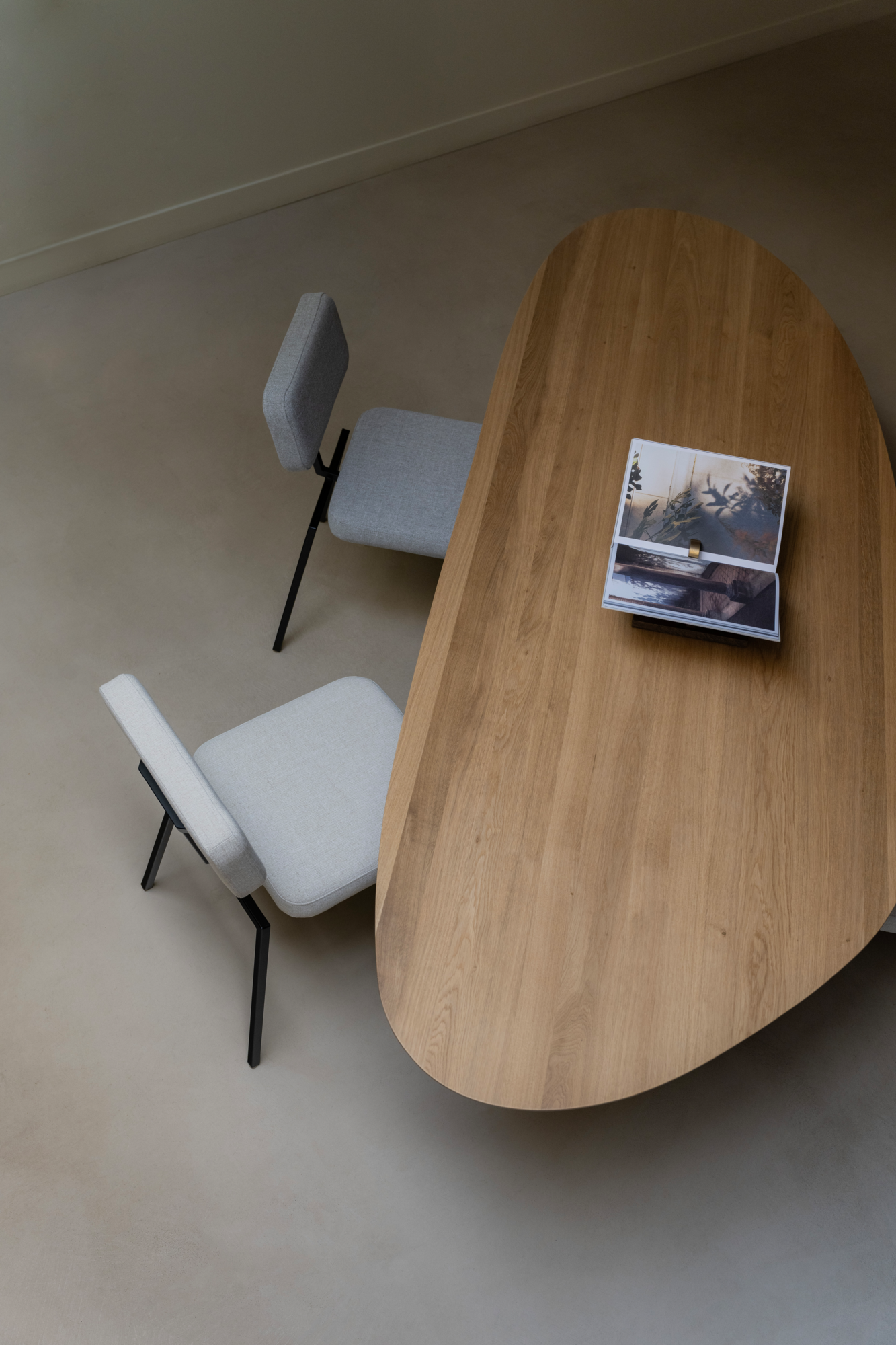 Studio HENK eetkamerstoel Ode Chair - Smart Collectie Stof: Orion Turtle 88 | Frame: Zwart