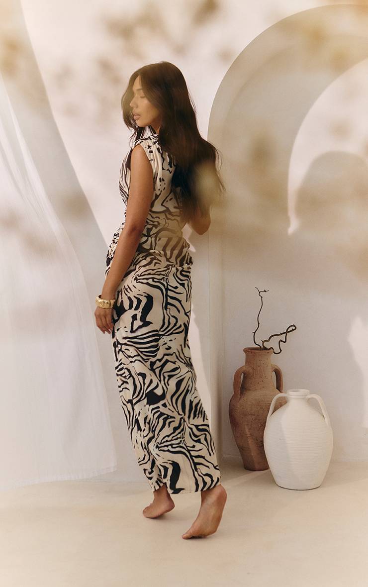 Monochrome Robe Longue Imprimée À Col Bénitier Et Détails Froncés