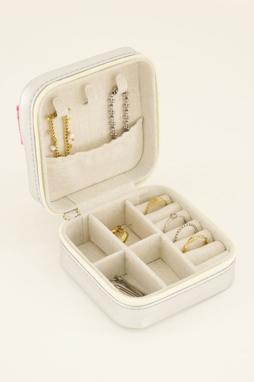 Zilverkleurige vierkant sieraden etui