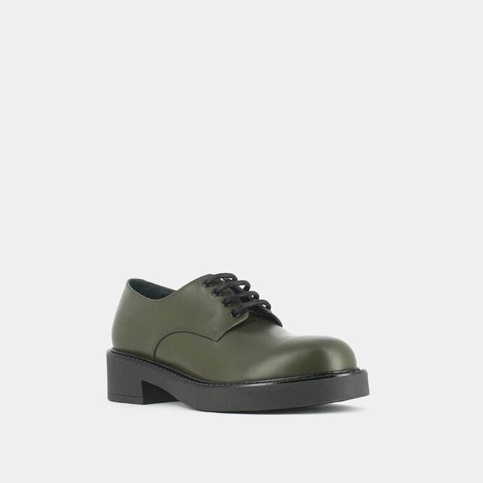 Derbies à lacets et semelles épaisses  en cuir glacé kaki