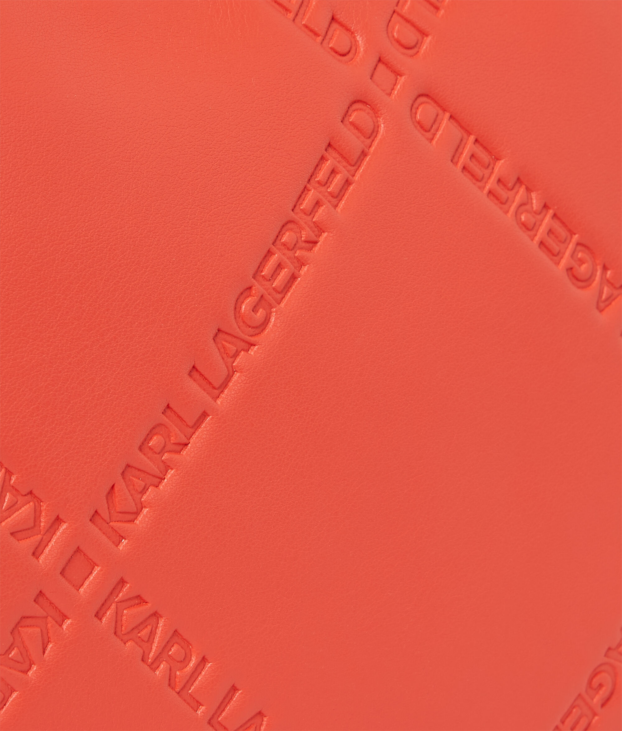 POCHETTE AVEC RELIEF ET SANGLE K/SKUARE