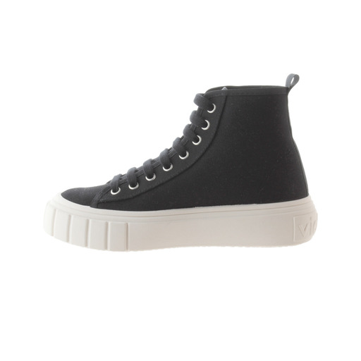 Botas de cano curto Victoria Abril em lona com detalhe emborrachado e sola grossa.