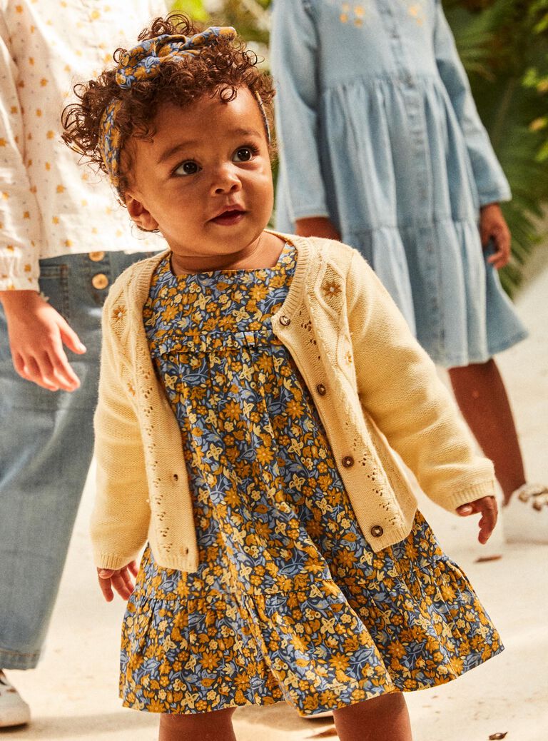 Cardigan en tricot ajouré et torsadé jaune pastel