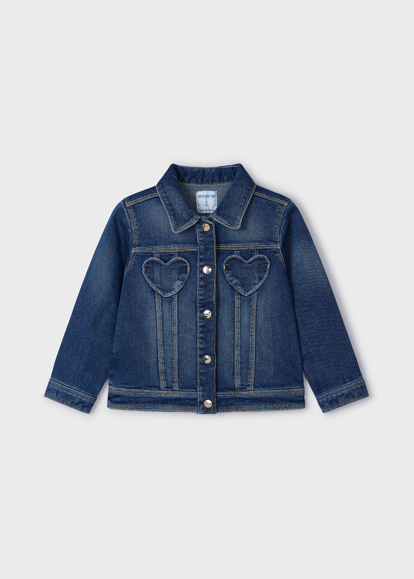 Jaqueta jeans infantil Better Cotton com estampa de coração, tamanho médio.