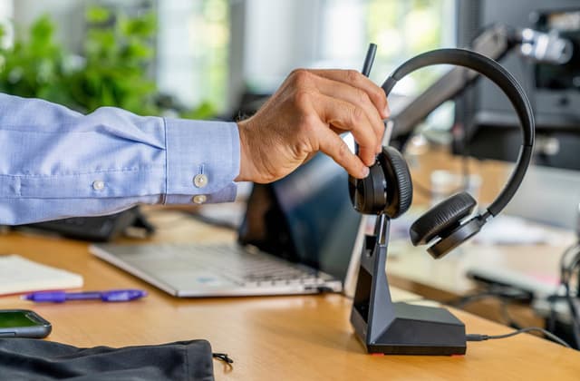 HP Poly Voyager 4320 MS Teams headset USB-A kabel med oplade-stander