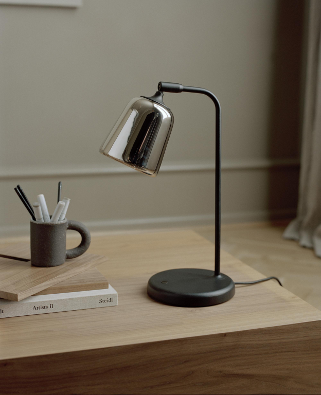 New Works Material bureaulamp gerookt eiken