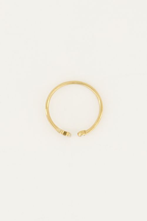 Initial ring met steentje