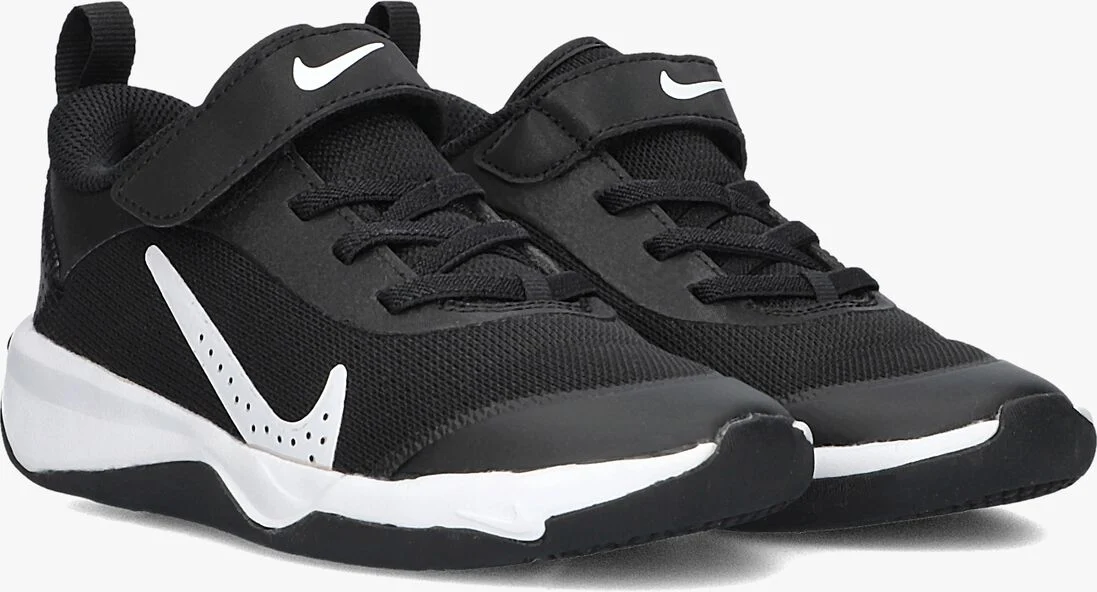 NIKE zwarte nike lage sneakers omni multi-court (ps)
