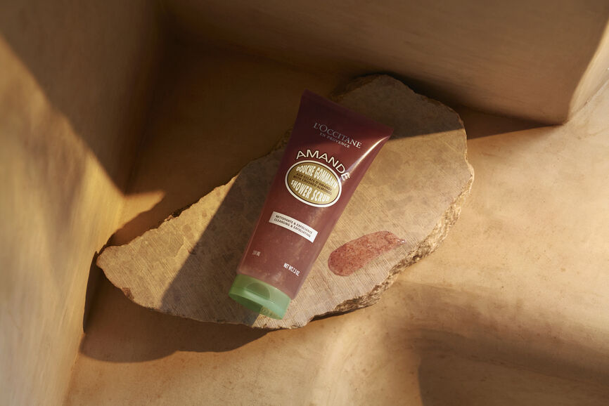 L’Occitane Almond Shower Scrub 200 ml