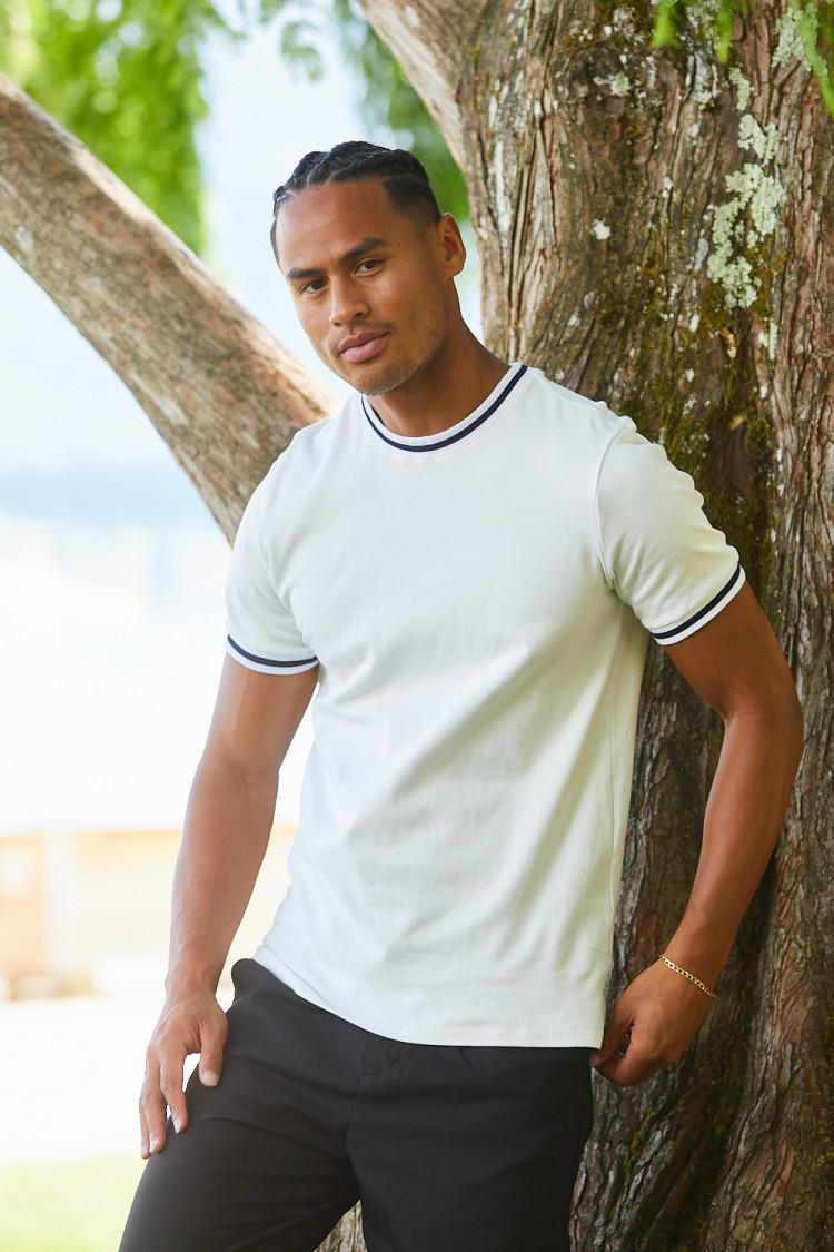 T-shirt blanc col rond à bandes noires